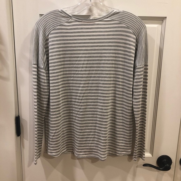 ✨5 for $25✨Elodie gray & white striped shirt. - Picture 5 of 5